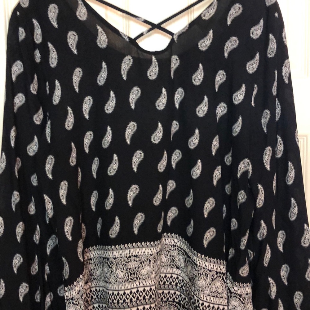 Soft paisley black & white blouse